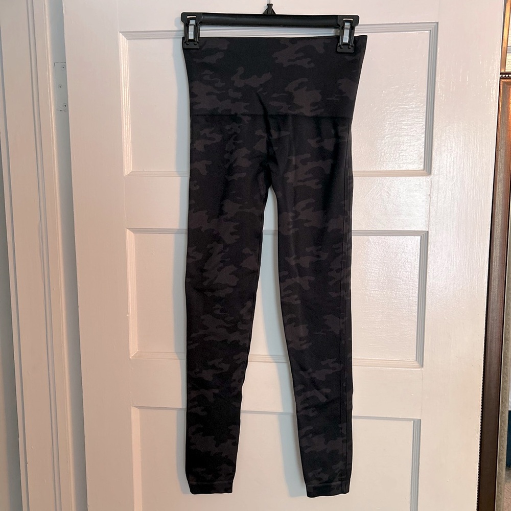 Spanx camo leggings, M, gray/black